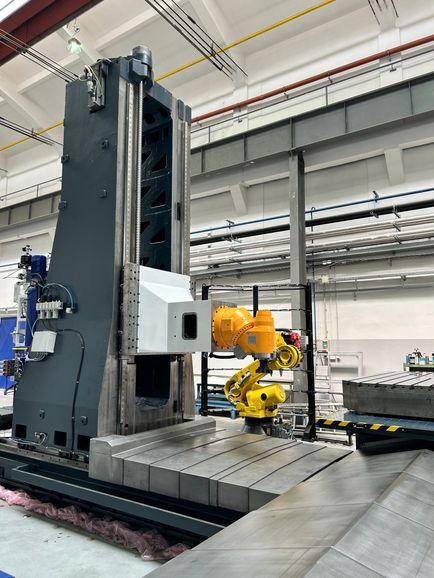 Prototyp stroje WHT 130 s novou hlavou HUF 30 při testování ve zkušebně
